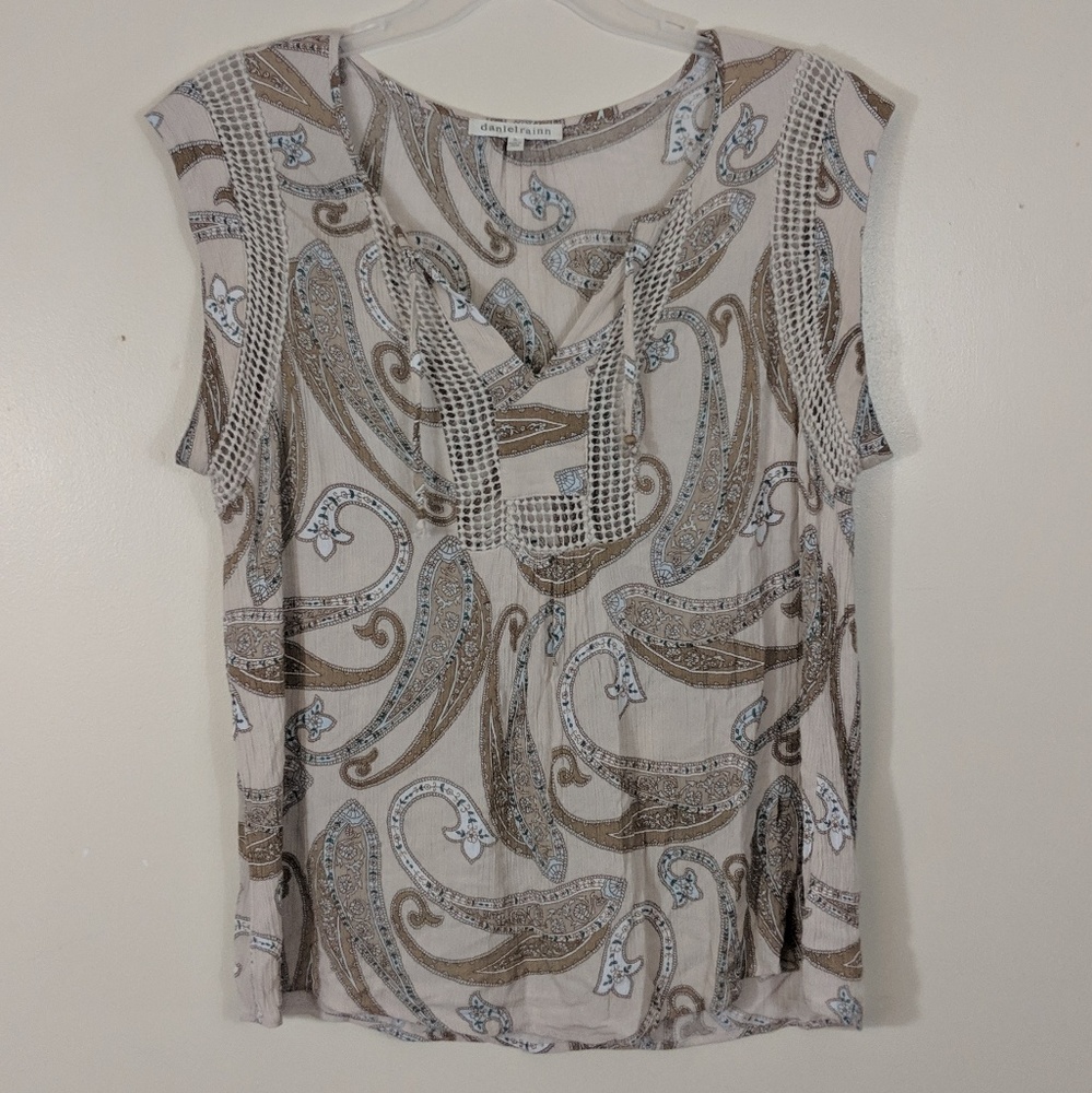 Daniel Rainn Crochet Sleeveless Tank Top Blouse